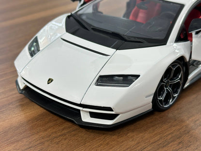1/18 Diecast Full opening Maisto Lamborghini COUNTACH LPI 800-4 White