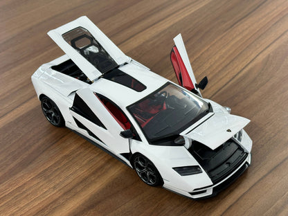 1/18 Diecast Full opening Maisto Lamborghini COUNTACH LPI 800-4 White