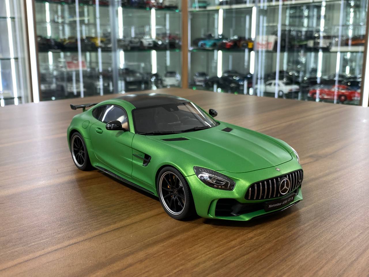 1/18 Resin Model GT Spirit Mercedes Benz AMG GT R V8 Biturbo 2017 – Green – Limited 999 pcs