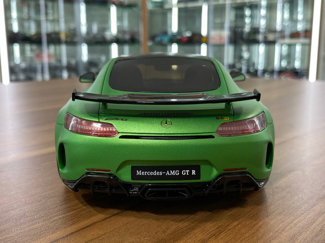 1/18 Resin Model GT Spirit Mercedes Benz AMG GT R V8 Biturbo 2017 – Green – Limited 999 pcs