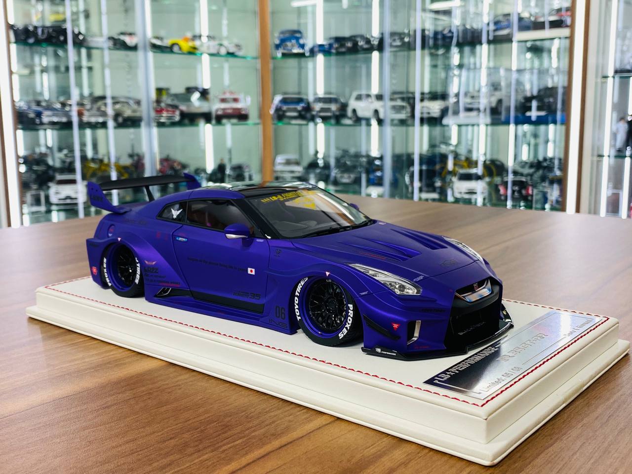 1/18 resin model of the Nissan R35 GT-RR LBWK Zero Fighter in purple ...