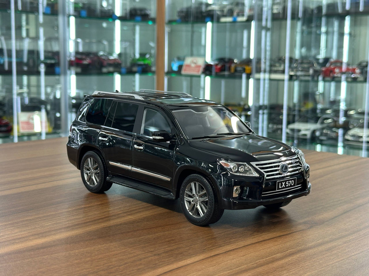 1:18 Resin V8 Model Lexus LX 570 - Black