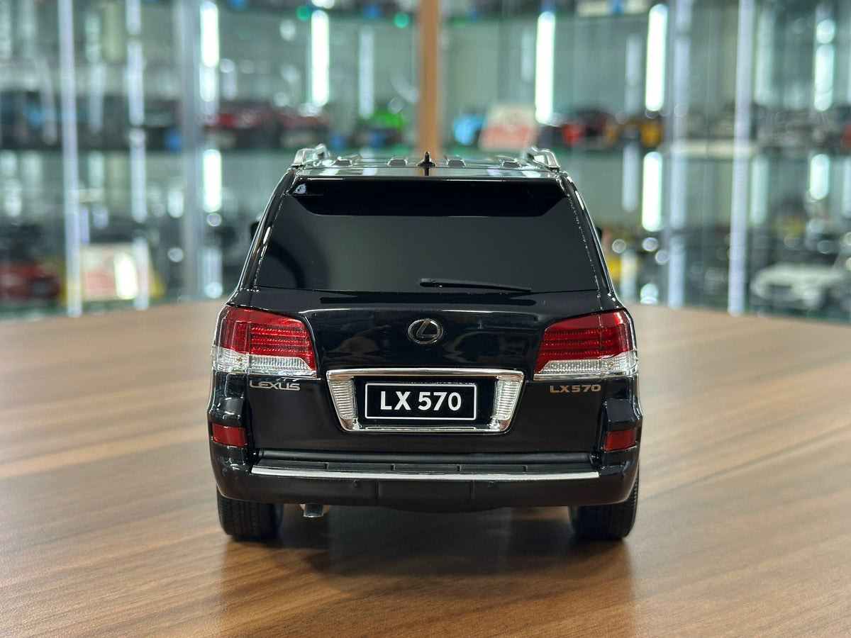 1:18 Resin V8 Model Lexus LX 570 - Black