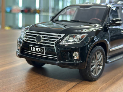 1:18 Resin V8 Model Lexus LX 570 - Black