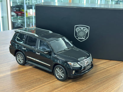 1:18 Resin V8 Model Lexus LX 570 - Black
