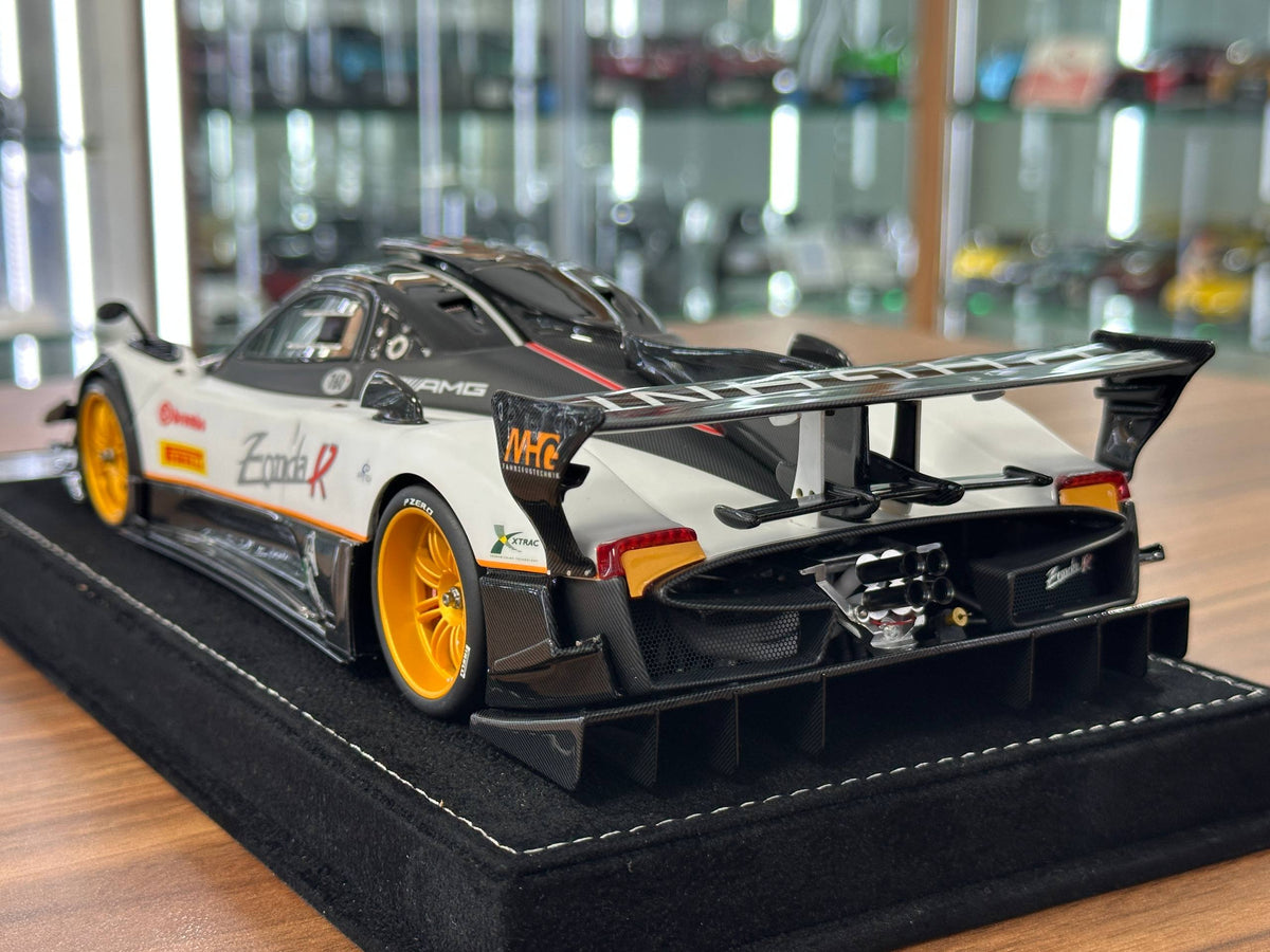 1:18 H&H Models Pagani Zonda Revolution White & Black Carbon - Limited Edition 30 Pcs