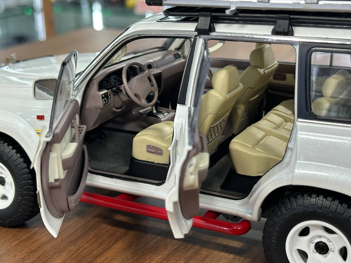 1/18 Diecast Toyota Land Cruiser 80 White Model Car by KengFai