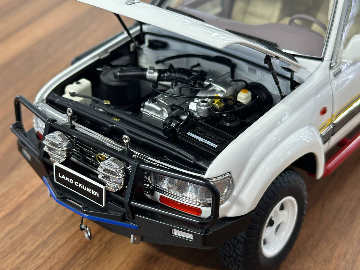 1/18 Diecast Toyota Land Cruiser 80 White Model Car by KengFai