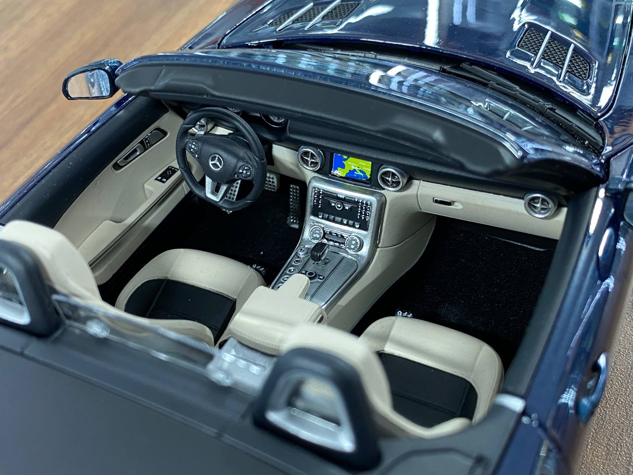 Mercedes-Benz SLS AMG Roadster (2011) 1:18 Diecast Model – Blue – Minichamps