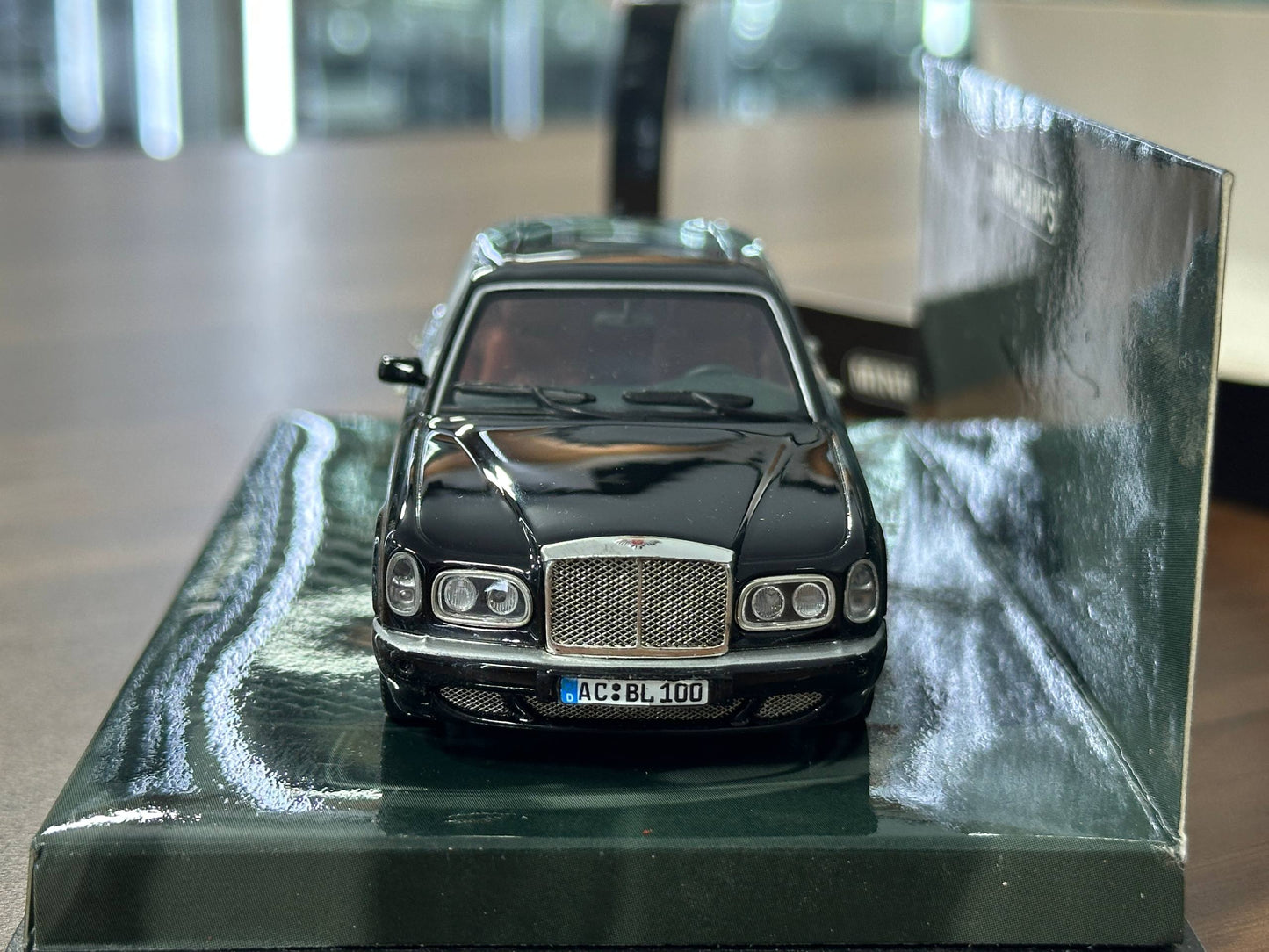 1/43 Diecast Model Bentley Arnage R –  (Minichamps)