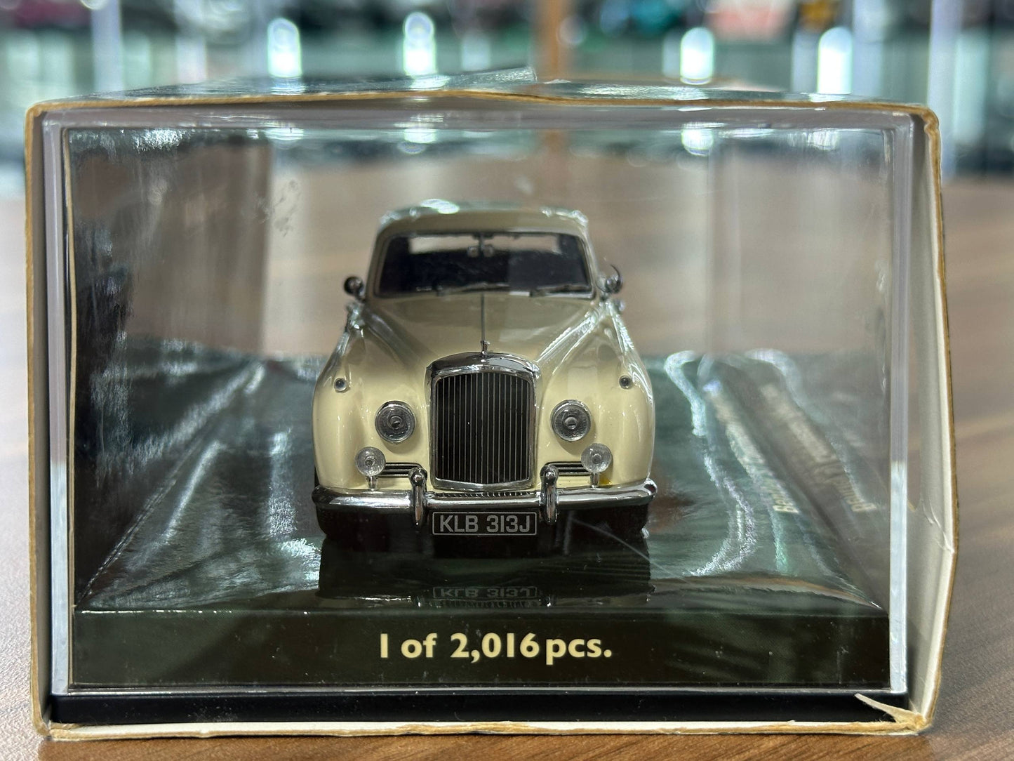Bentley S1 Continental Flying Spur 1956 in Cream – 1/43 Diecast Model (Minichamps)