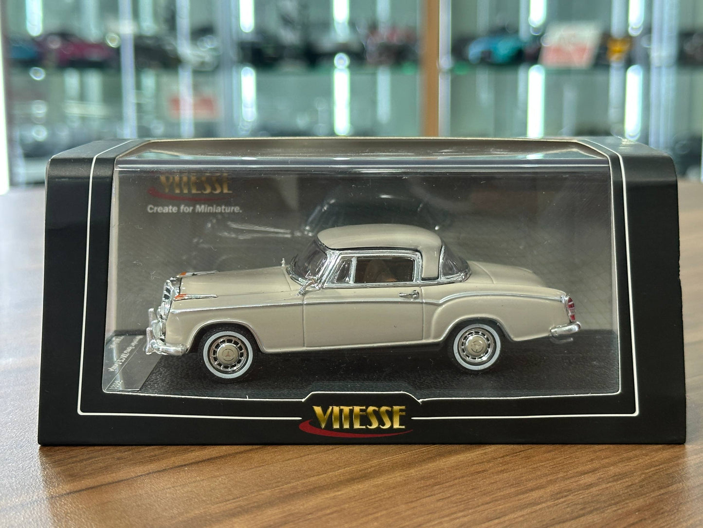 Mercedes-Benz 220 SE Coupé – 1/43 Diecast Model (Vitesse)