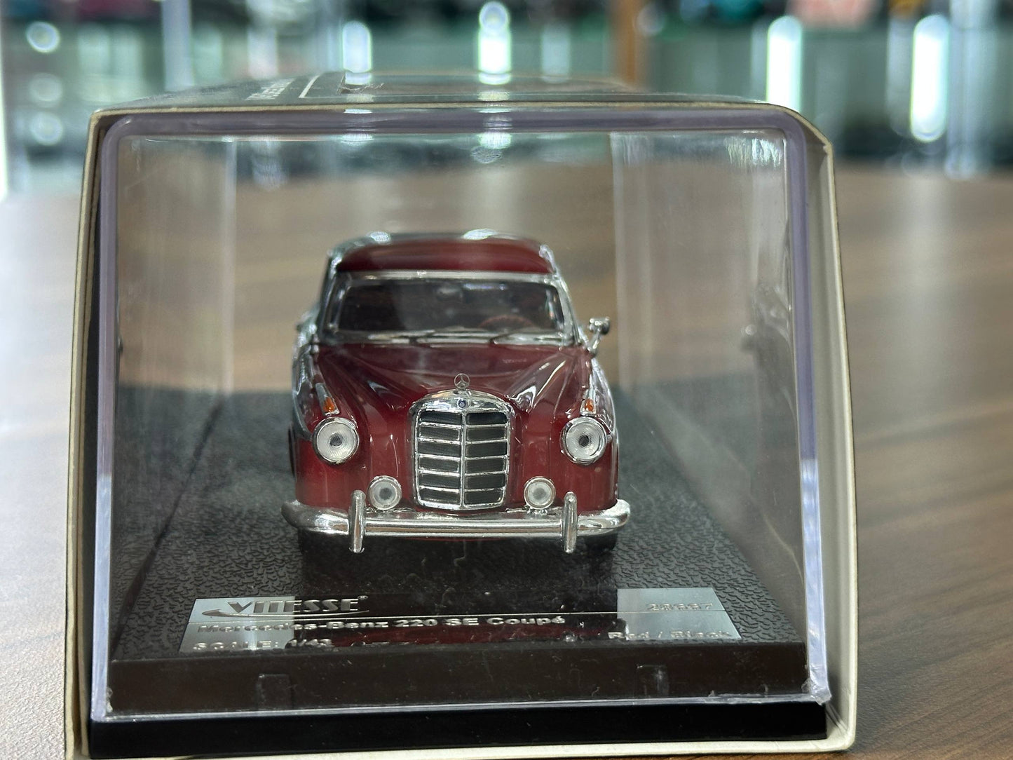 Mercedes-Benz 220 SE Coupé Red Black  – 1/43 Diecast Model (Vitesse)
