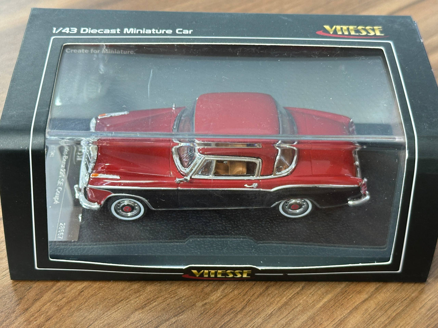 Mercedes-Benz 220 SE Coupé Red Black  – 1/43 Diecast Model (Vitesse)