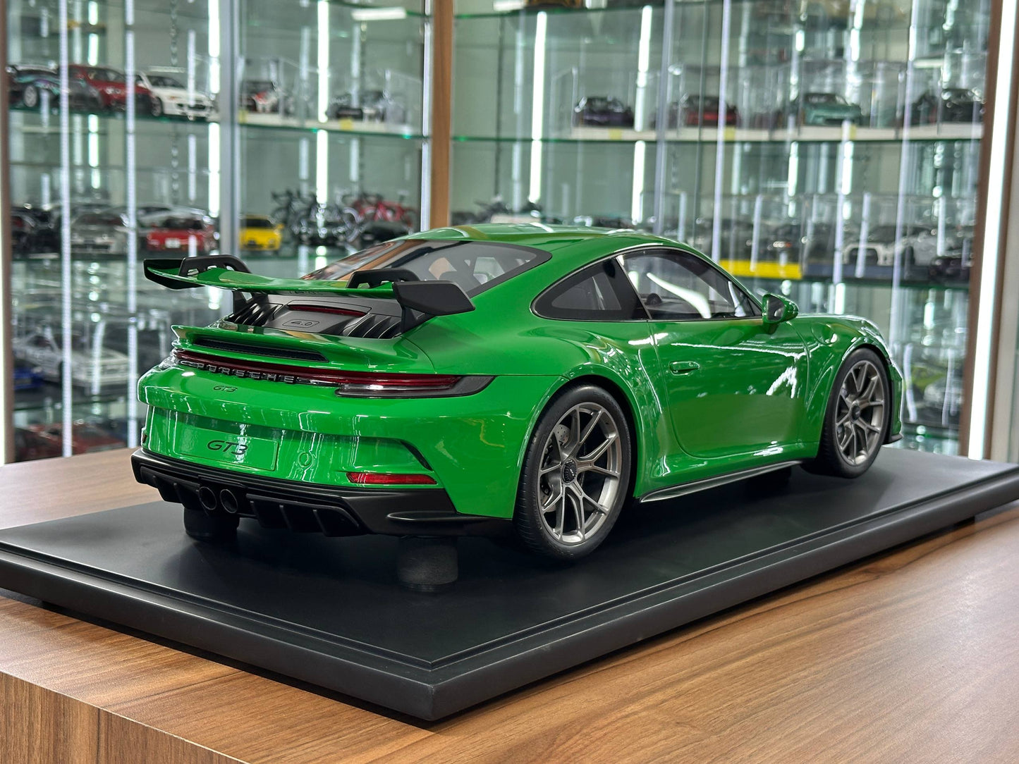 1/8 Resin GT Spirit Porsche 911 GT3 – Green (Limited to 300 pcs)