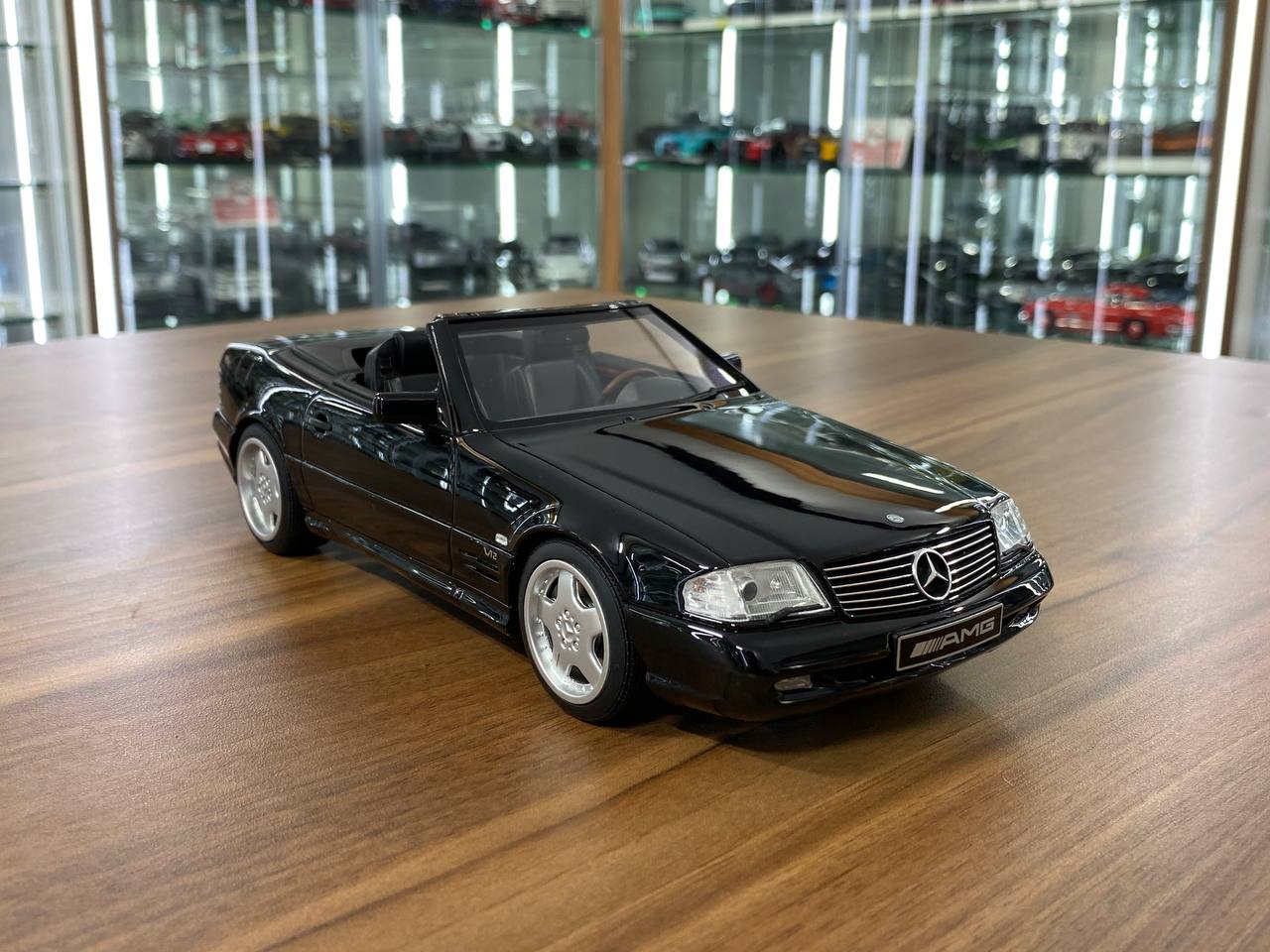 1/18 Resin Mercedes-Benz SL 73 AMG (R129) Convertible 1991 - Black by OttOMobile - Limited 2000 pcs