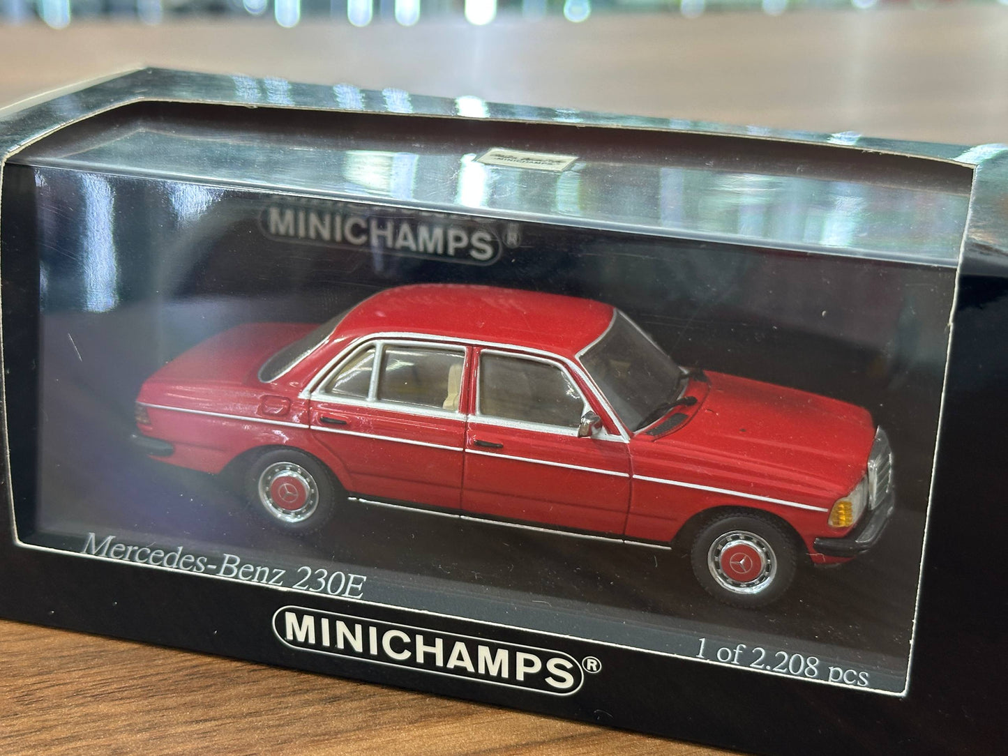 1/43 Diecast Model Mercedes-Benz 230 E 1976 in Red (Minichamps)