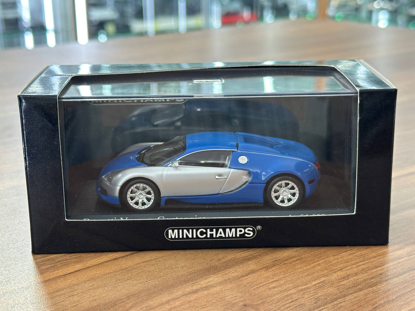 Minichamps Bugatti Veyron Centenaire (2009) – Chrome/Blue – 1:43 Diecast Model