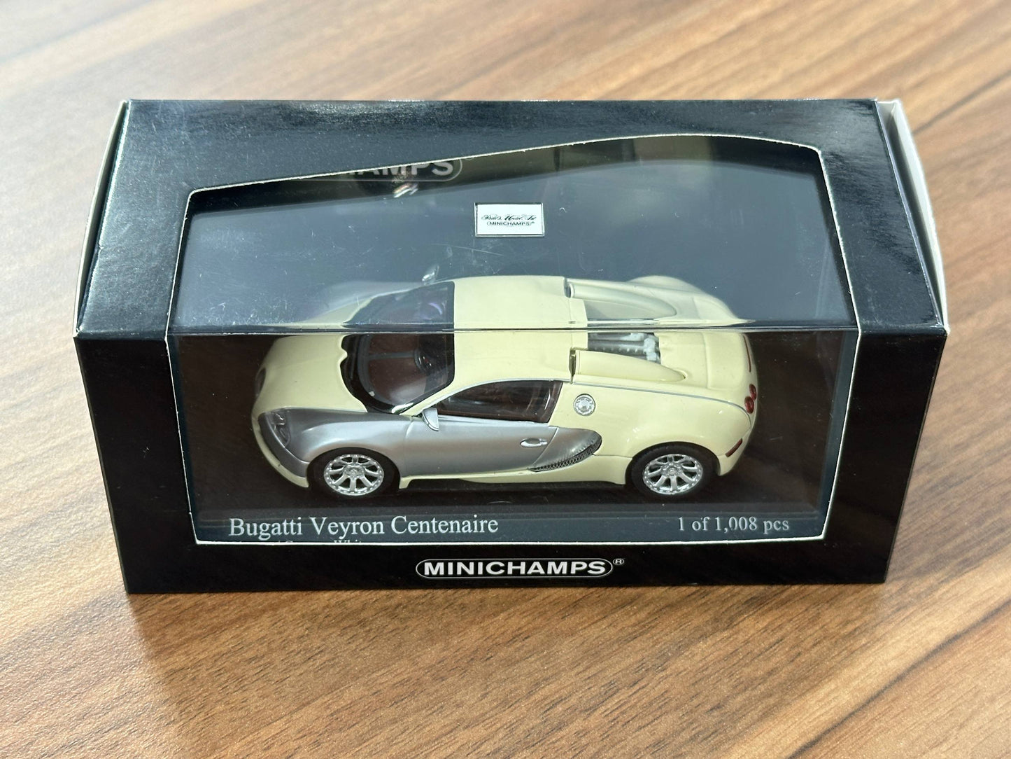 1/43 Diecast Model Minichamps Bugatti Veyron Centenaire (2009) – Chrome/Beige