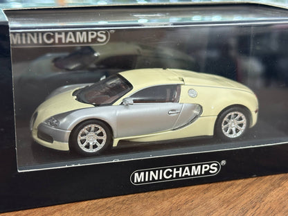 1/43 Diecast Model Minichamps Bugatti Veyron Centenaire (2009) – Chrome/Beige