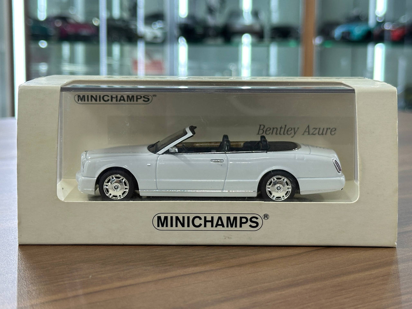 1/43 Diecast Model Bentley Azure 2007