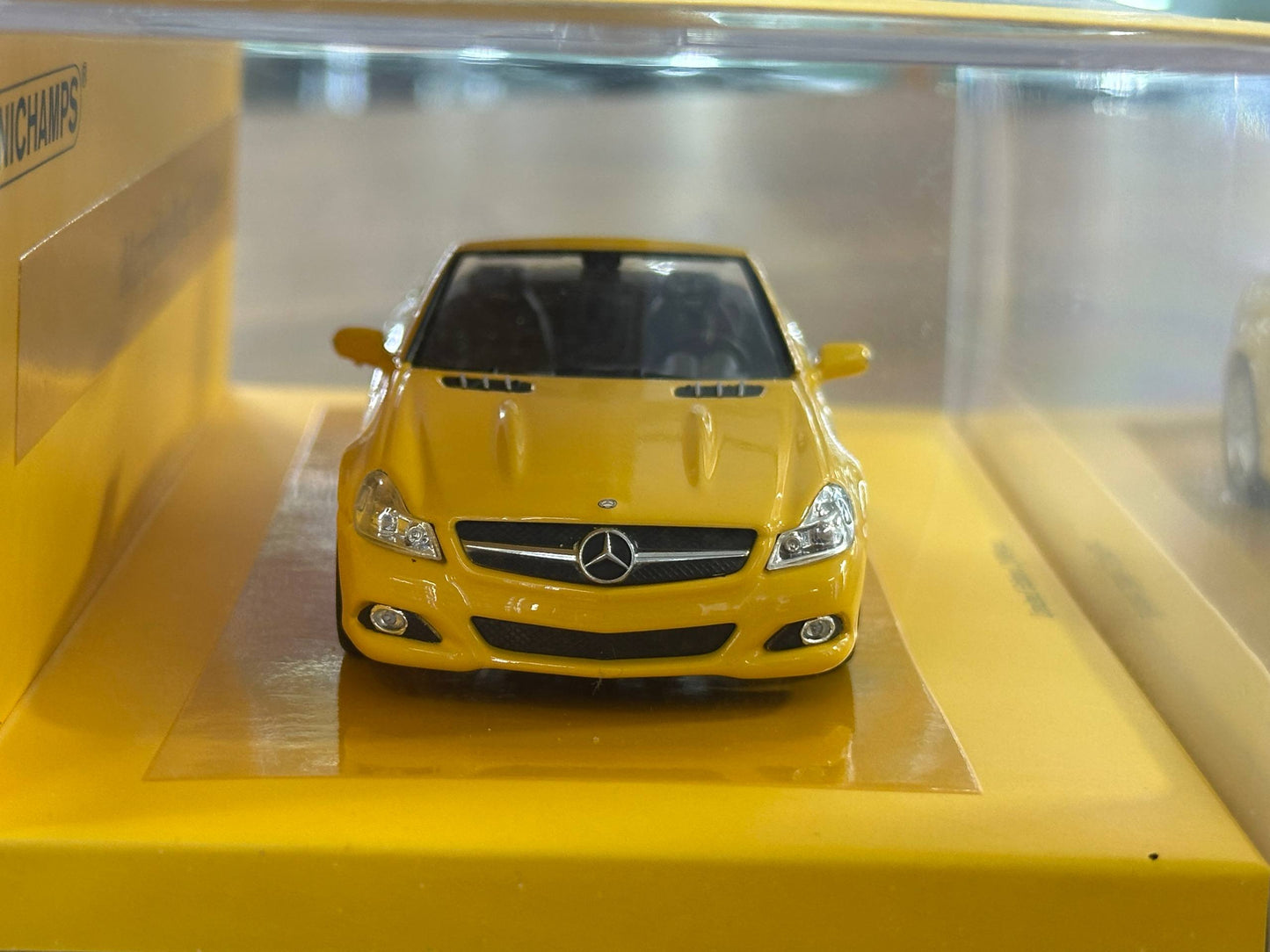 1/43 Diecast Model  Mercedes-Benz SL-Klasse (R230) 2008 (Minichamps)