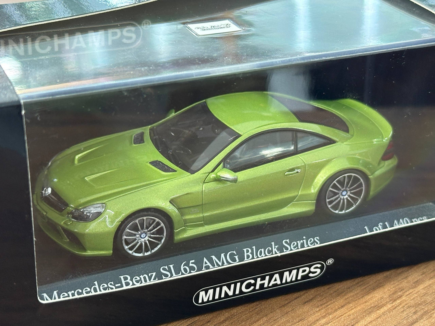1/43 Diecast Model  Mercedes-Benz SL65 Black Series (R230) (Minichamps)