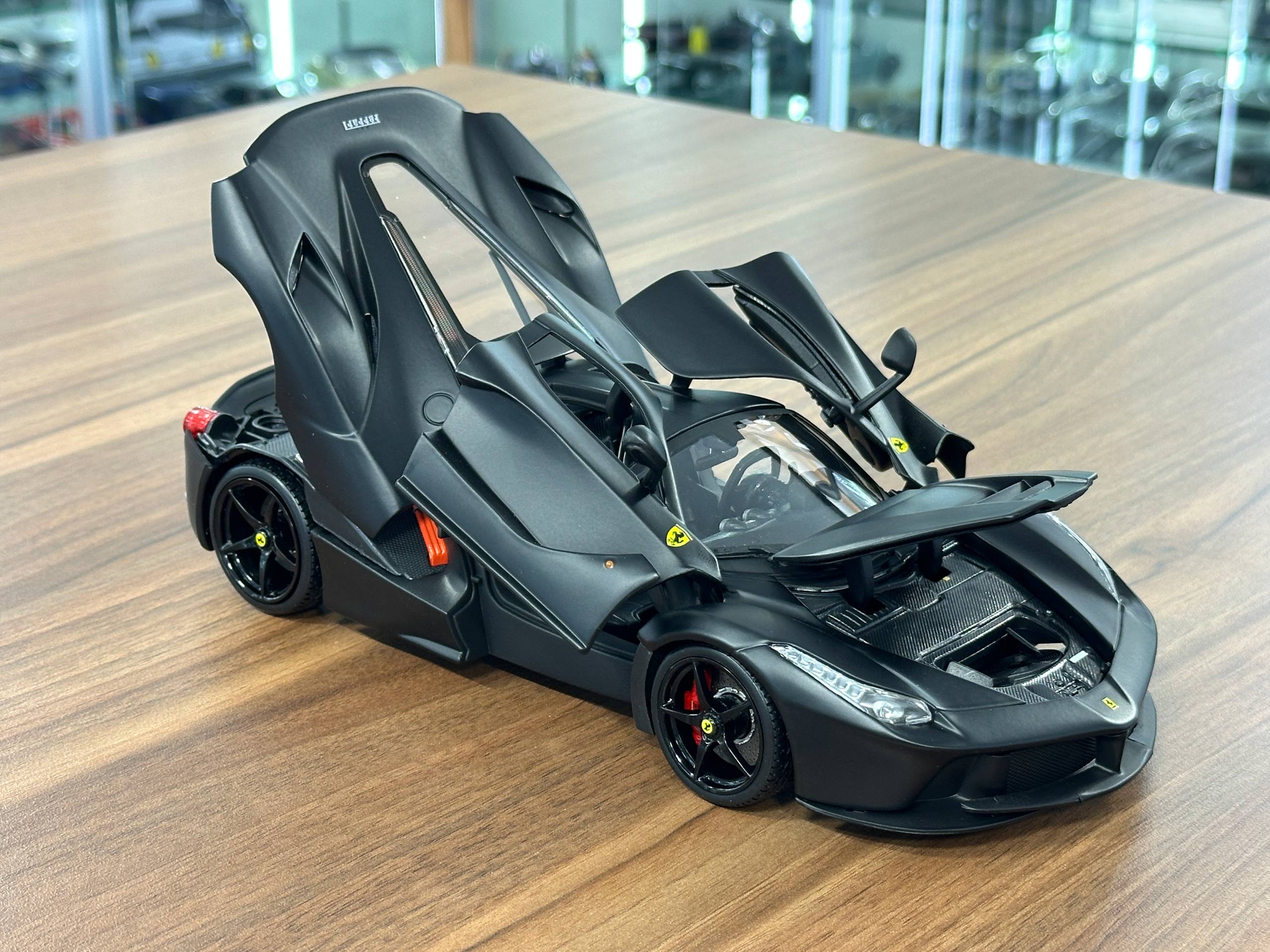 1/18 Metal Diecast Bburago Signature Series Ferrari Laferrari Matt