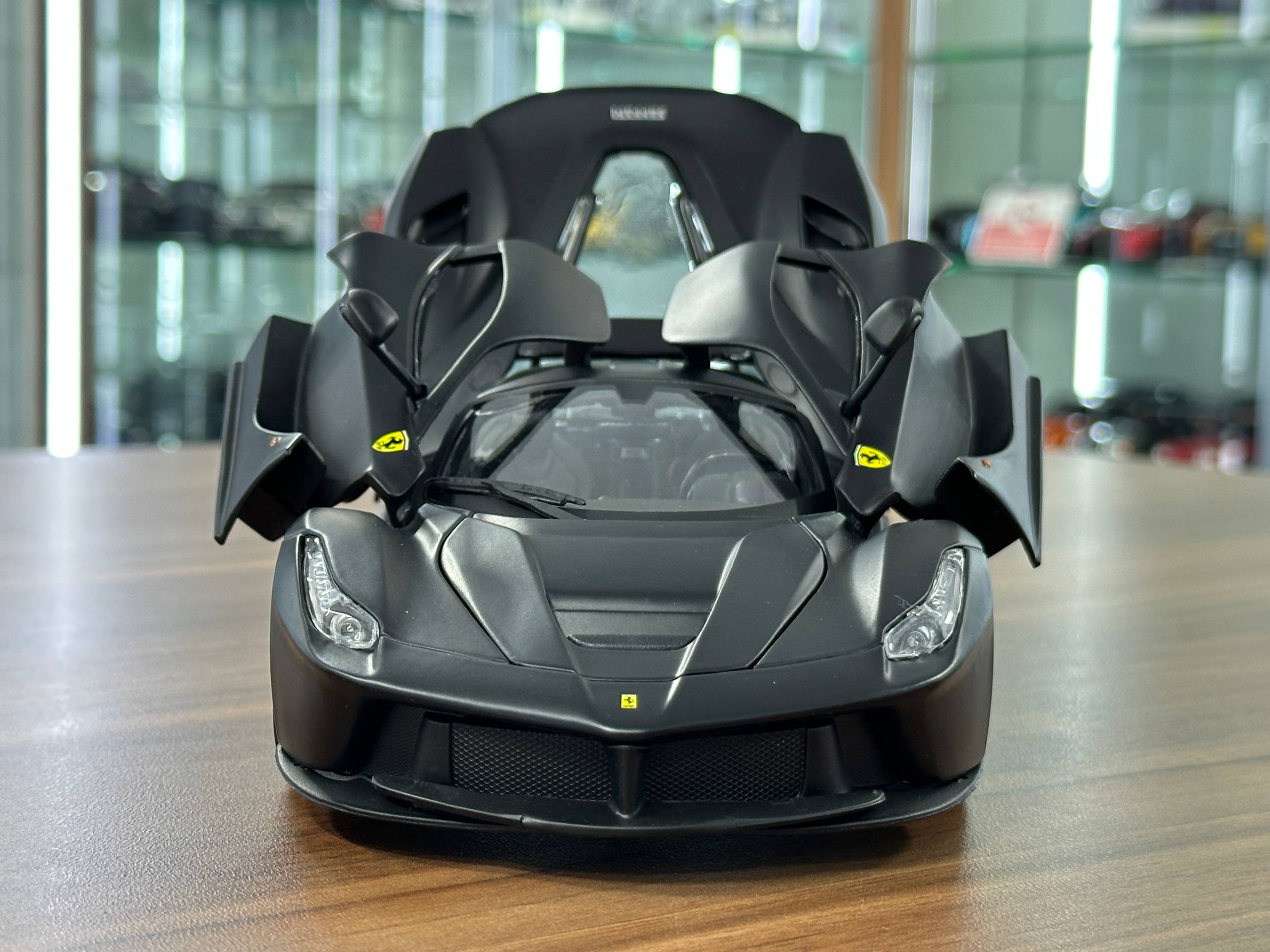 1/18 Metal Diecast Bburago Signature Series Ferrari Laferrari Matt