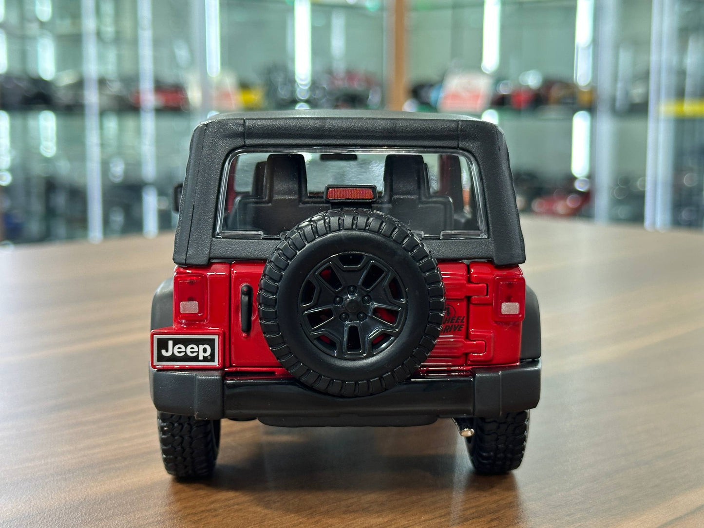 1/18 Diecast Full opening  Maisto Jeep Wrangler 2014 Red