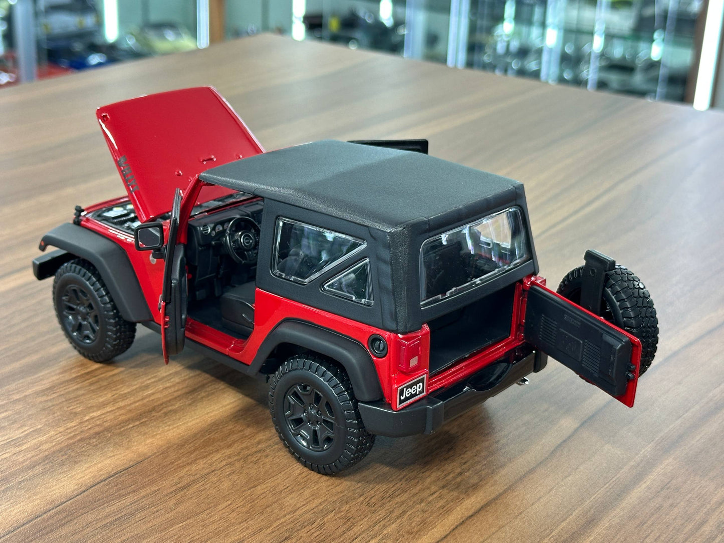 1/18 Diecast Full opening  Maisto Jeep Wrangler 2014 Red