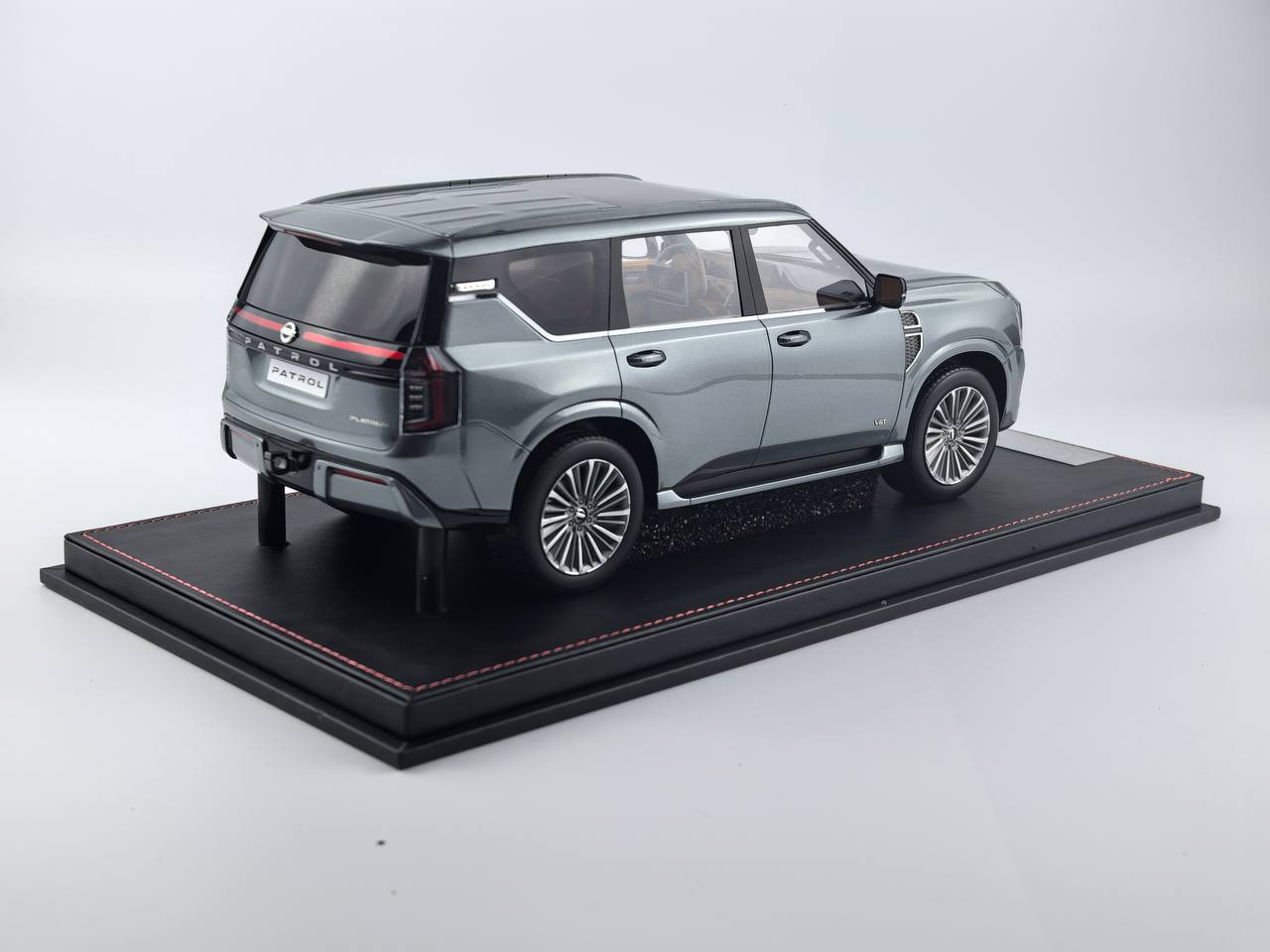 ★[Pre-Order | Delivery Sep 2025] 1/18 Diamand Nissan Patrol Y63  Premium – Grey – Limited Edition 50 pcs