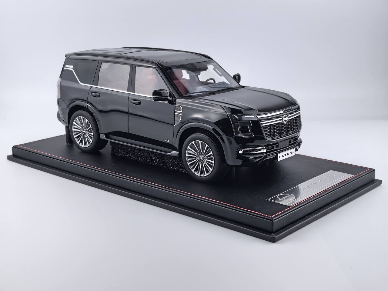 ★[Pre-Order | Delivery Sep 2025] 1/18 Diamand Nissan Patrol Y63 Platinum – Black – Limited Edition (75 pcs)