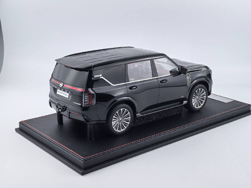 ★[Pre-Order | Delivery Sep 2025] 1/18 Diamand Nissan Patrol Y63 Platinum – Black – Limited Edition (75 pcs)