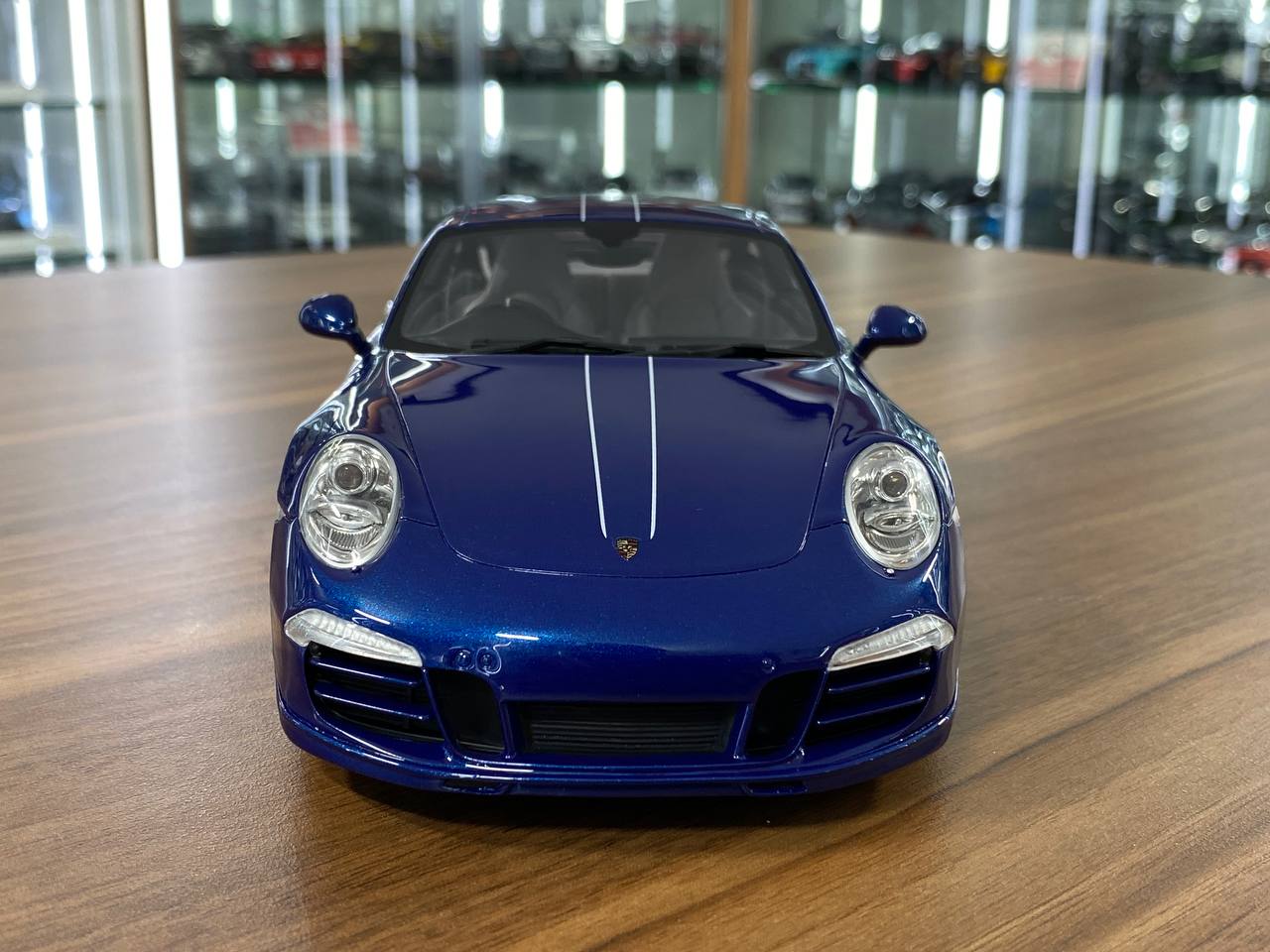 1/18 Resin Porsche 911 (991) Carrera 4S 5M FANS in Blue by GTSpirit - Limited 1000 pcs