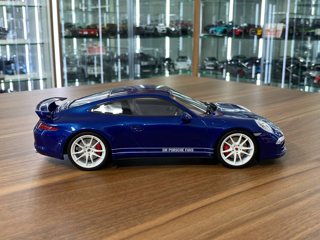 1/18 Resin Porsche 911 (991) Carrera 4S 5M FANS in Blue by GTSpirit - Limited 1000 pcs