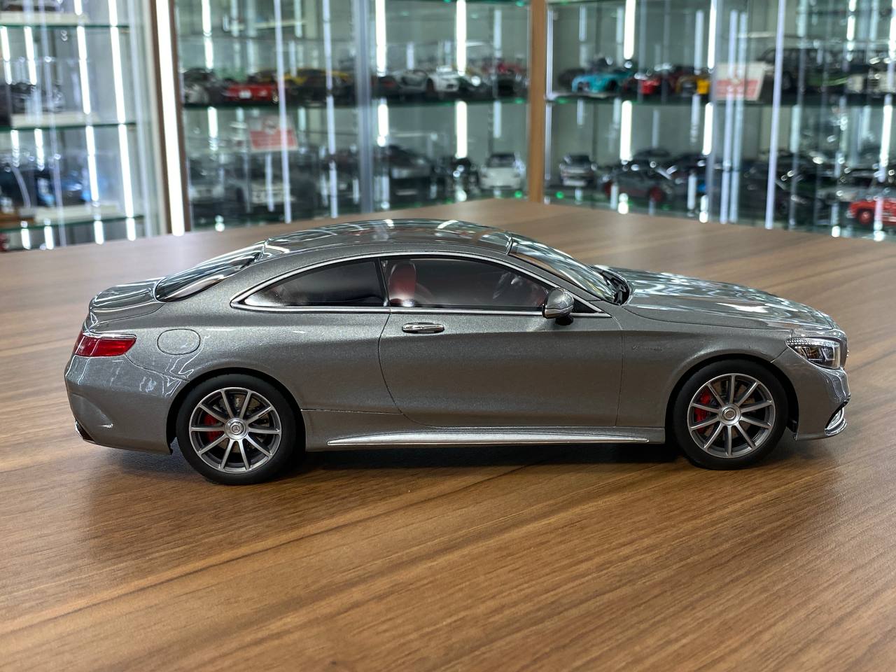 1/18 Resin Mercedes Benz S 63 AMG in Grey by GT Spirit Limited 1000 pcs