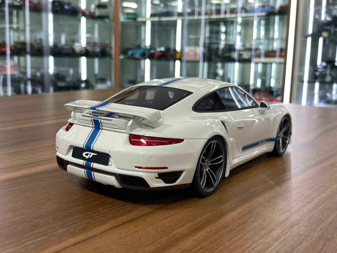 1/18 Resin GTSpirit Porsche 911 Turbo S Modified By TechArt in White / blue stripe Limited 1250 pcs0 pcs
