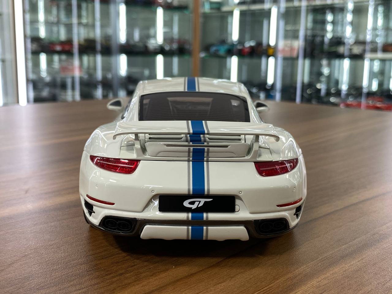 1/18 Resin GTSpirit Porsche 911 Turbo S Modified By TechArt in White / blue stripe Limited 1250 pcs0 pcs