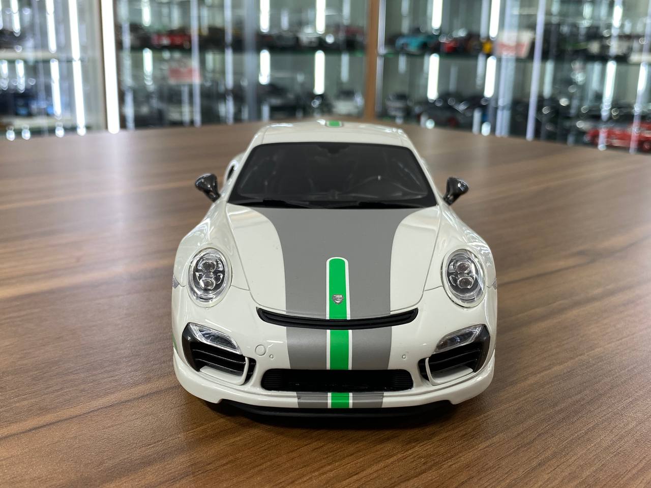 1/18 Resin Porsche 911 Turbo S Modified by TechArt in White/Green Stripe  Limited 300 pcs