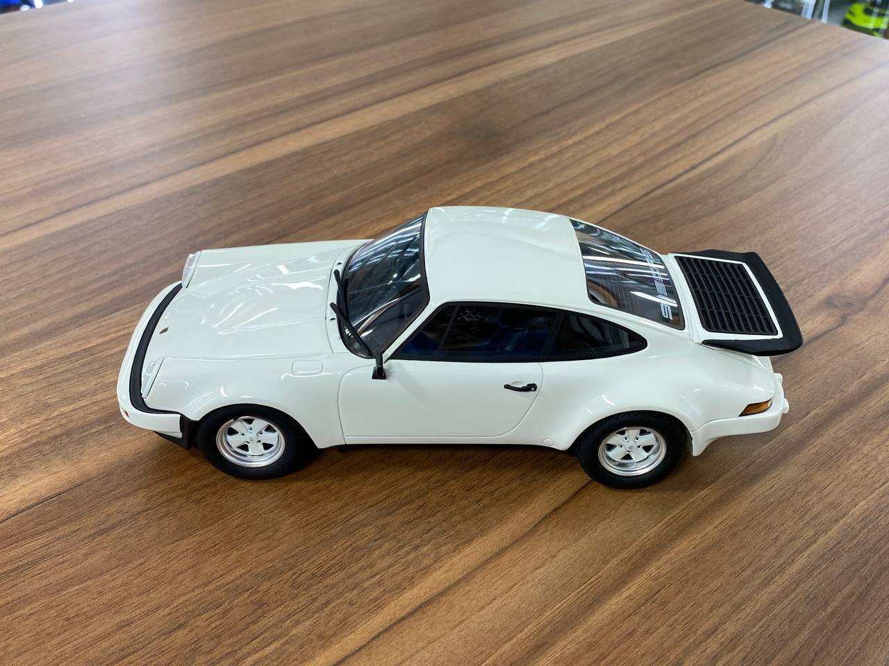1/18 Resin Porsche 911  (930) SC RS 1984 White by GTSpirit -  Limited 999 pcs