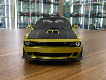 1/18 Resin GT Spirit Dodge Challenger R/T 50th Anniversary 2020 Gold / matt black Limited 999 pcs