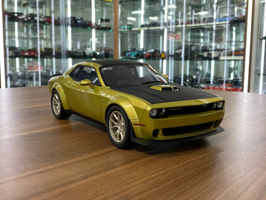 1/18 Resin GT Spirit Dodge Challenger R/T 50th Anniversary 2020 Gold / matt black Limited 999 pcs