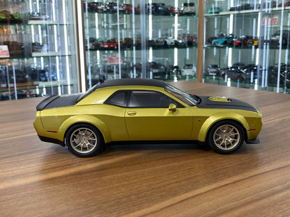 1/18 Resin GT Spirit Dodge Challenger R/T 50th Anniversary 2020 Gold / matt black Limited 999 pcs