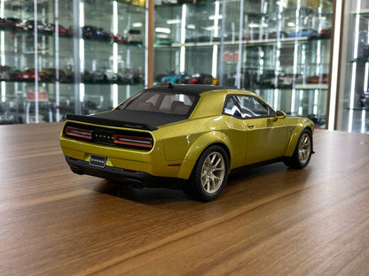 1/18 Resin GT Spirit Dodge Challenger R/T 50th Anniversary 2020 Gold / matt black Limited 999 pcs