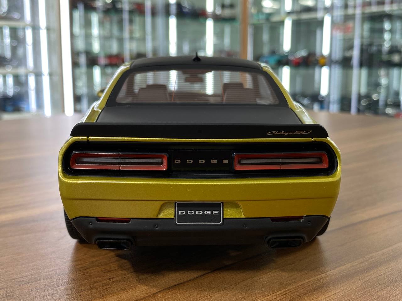1/18 Resin GT Spirit Dodge Challenger R/T 50th Anniversary 2020 Gold / matt black Limited 999 pcs