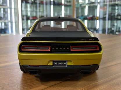 1/18 Resin GT Spirit Dodge Challenger R/T 50th Anniversary 2020 Gold / matt black Limited 999 pcs