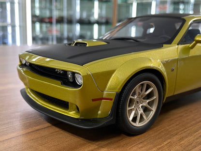 1/18 Resin GT Spirit Dodge Challenger R/T 50th Anniversary 2020 Gold / matt black Limited 999 pcs