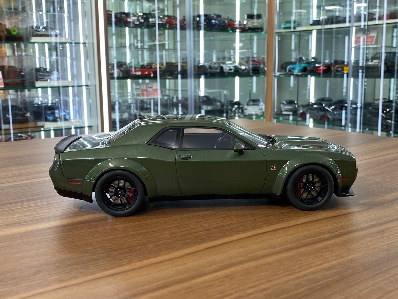 1/18 Resin Dodge Challenger R/T Scat Pack Widebody 2019 Green Limited 999 pcs