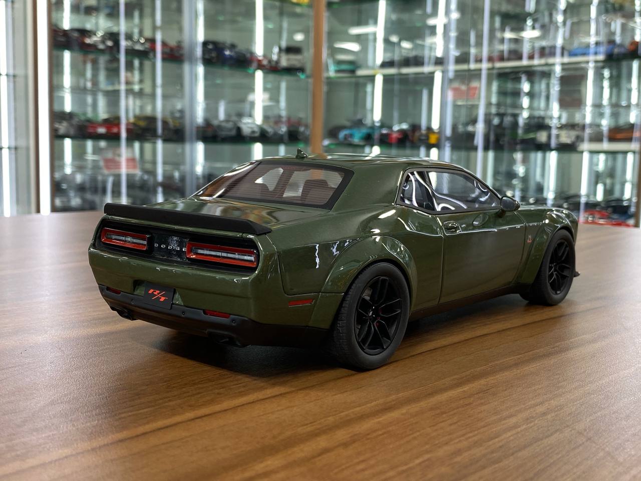 1/18 Resin Dodge Challenger R/T Scat Pack Widebody 2019 Green Limited 999 pcs